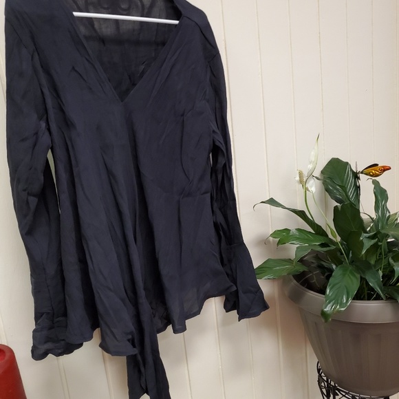 Scalloped sleeves tie front shirt - Picture 1 of 2